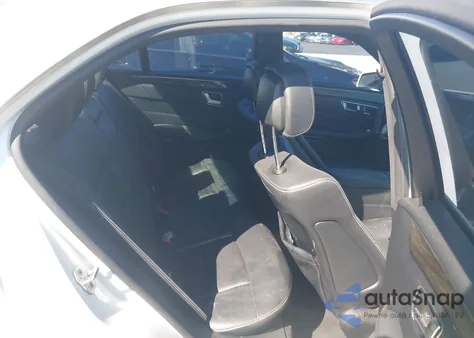 2014 Mercedes-Benz E 350 z USA, uszkodzony, nr VIN WDDHF5KB9EA782979